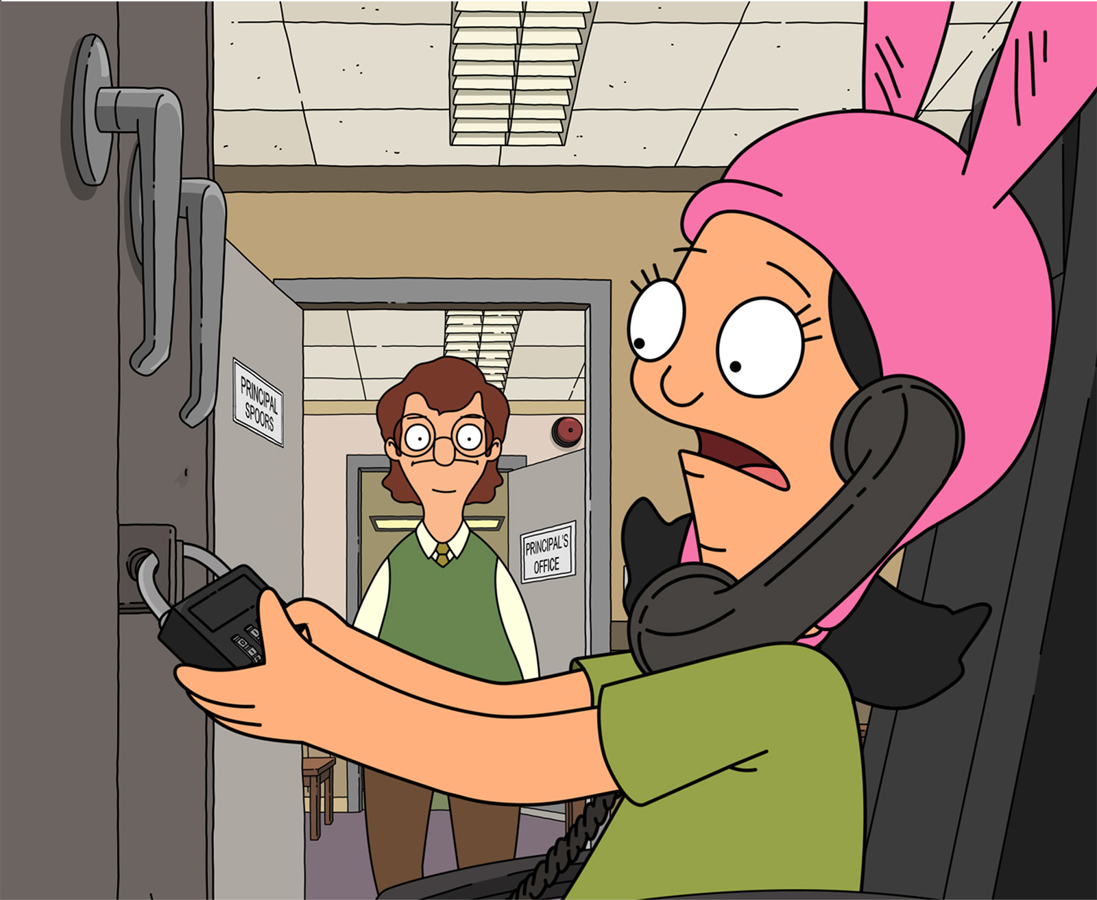louise picking a lock